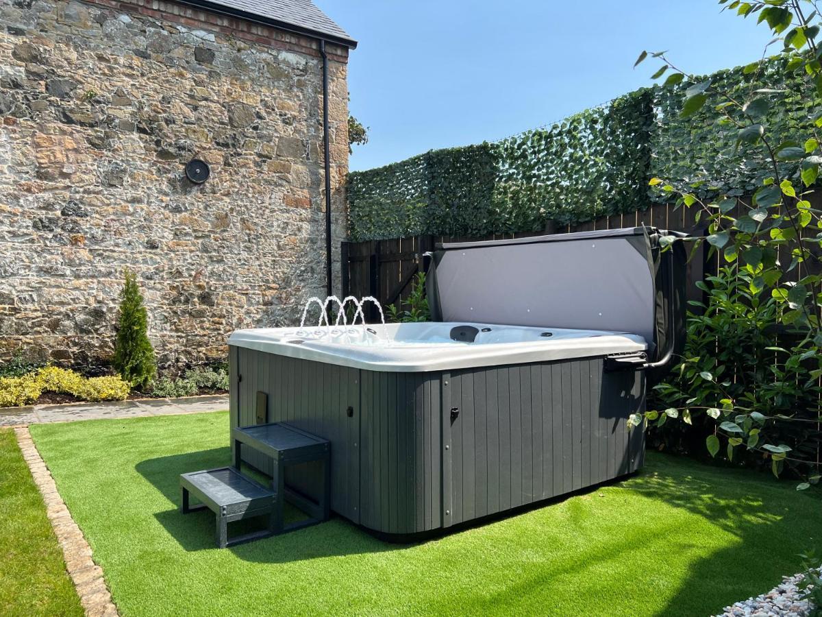 Converted Victorian Coach House With Hot Tub Stewartstown Buitenkant foto